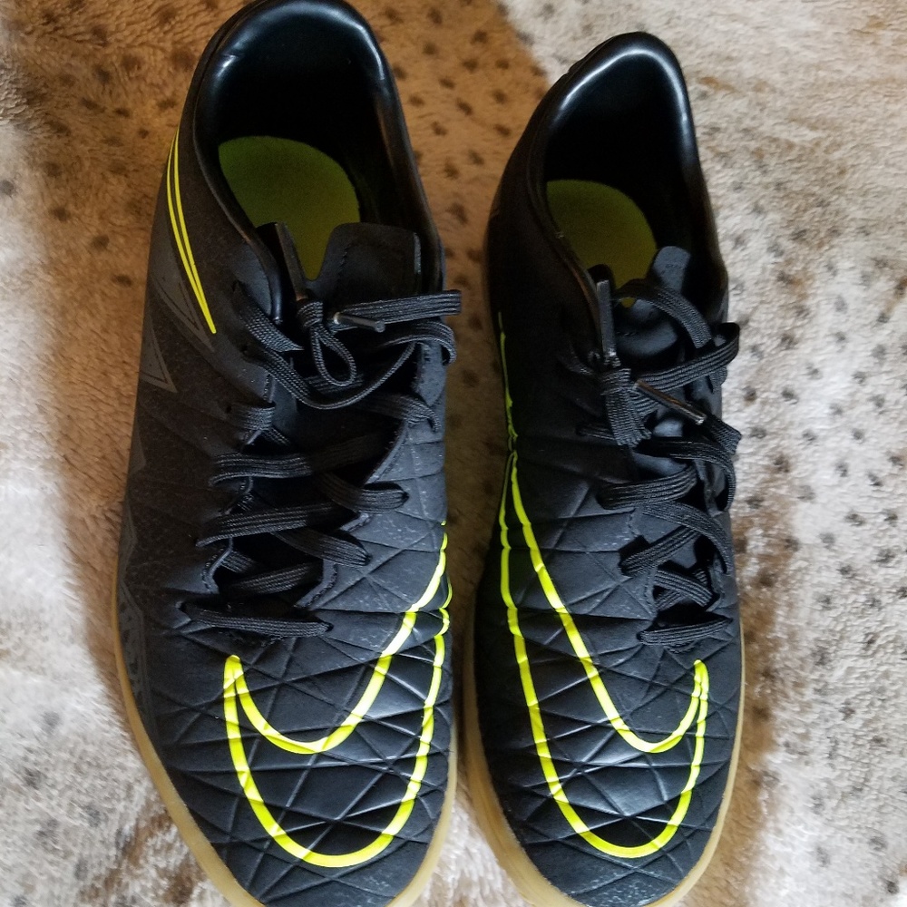 Men's indoor soccer shoes